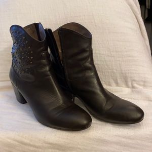 Seating Meucci brown ankle Boots 11m